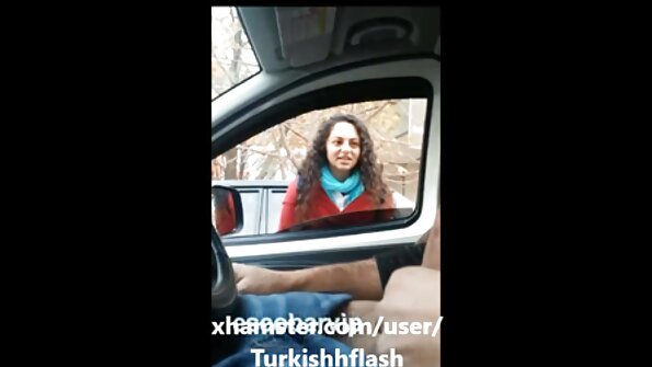 Емили Роуз ги покажува своите нови додатоци