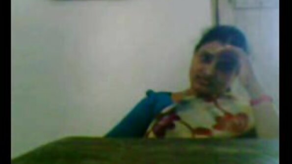 Лола е под стрес и се срами да направи масажа на девојка