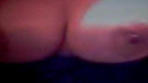 Секс бомба Лулу - бујна азиска девојка си игра со пичката