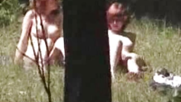 CamWithHer: Саша изгледа одлично во оваа тесна мрежеста облека