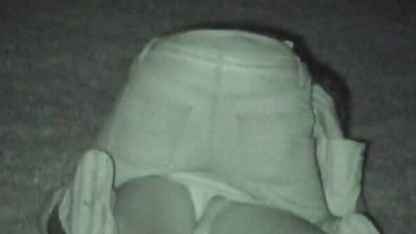 Џина Герсон - соло со бели чорапи