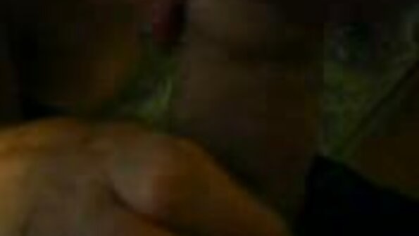 Хедер Ван удира со пичка по дебел петел на подот во пералната